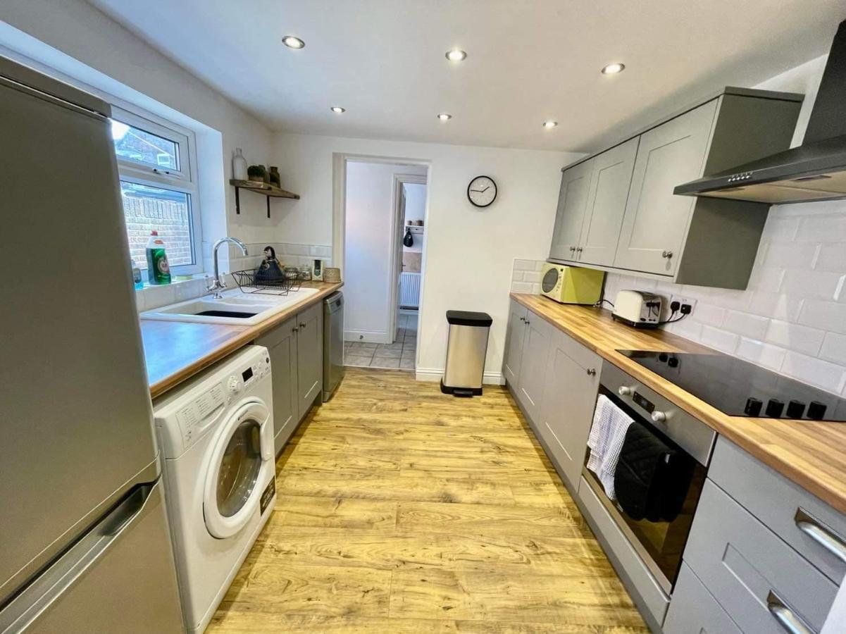 Spacious 3 Bedroom Retreat For Professionals Kingston upon Hull Bagian luar foto