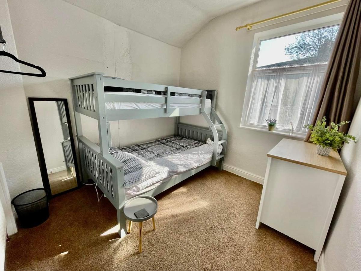Spacious 3 Bedroom Retreat For Professionals Kingston upon Hull Bagian luar foto