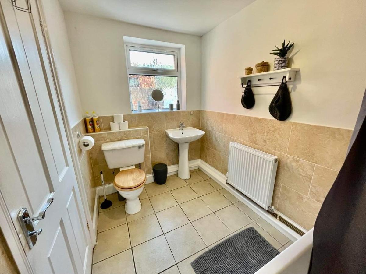 Spacious 3 Bedroom Retreat For Professionals Kingston upon Hull Bagian luar foto